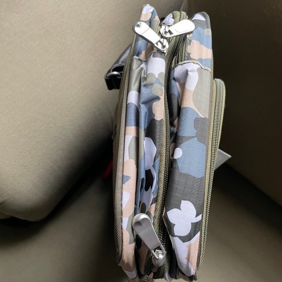 Samantha Brown Carry All Travel Bag in GREEN GEO CAMO nwt - Picture 12 of 12